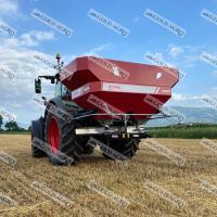 Tápanyagvisszapótlás Cosmo CX függesztett műtrágyaszóró 1500/2150/2400/2800/3200 liter ajándék kardántengellyel