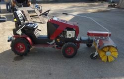 Traktor DAKR Panter FD-5 minitraktor seprőgéppel, (Cseh gyártmányú), 16 LE-s, szenzációs áron
